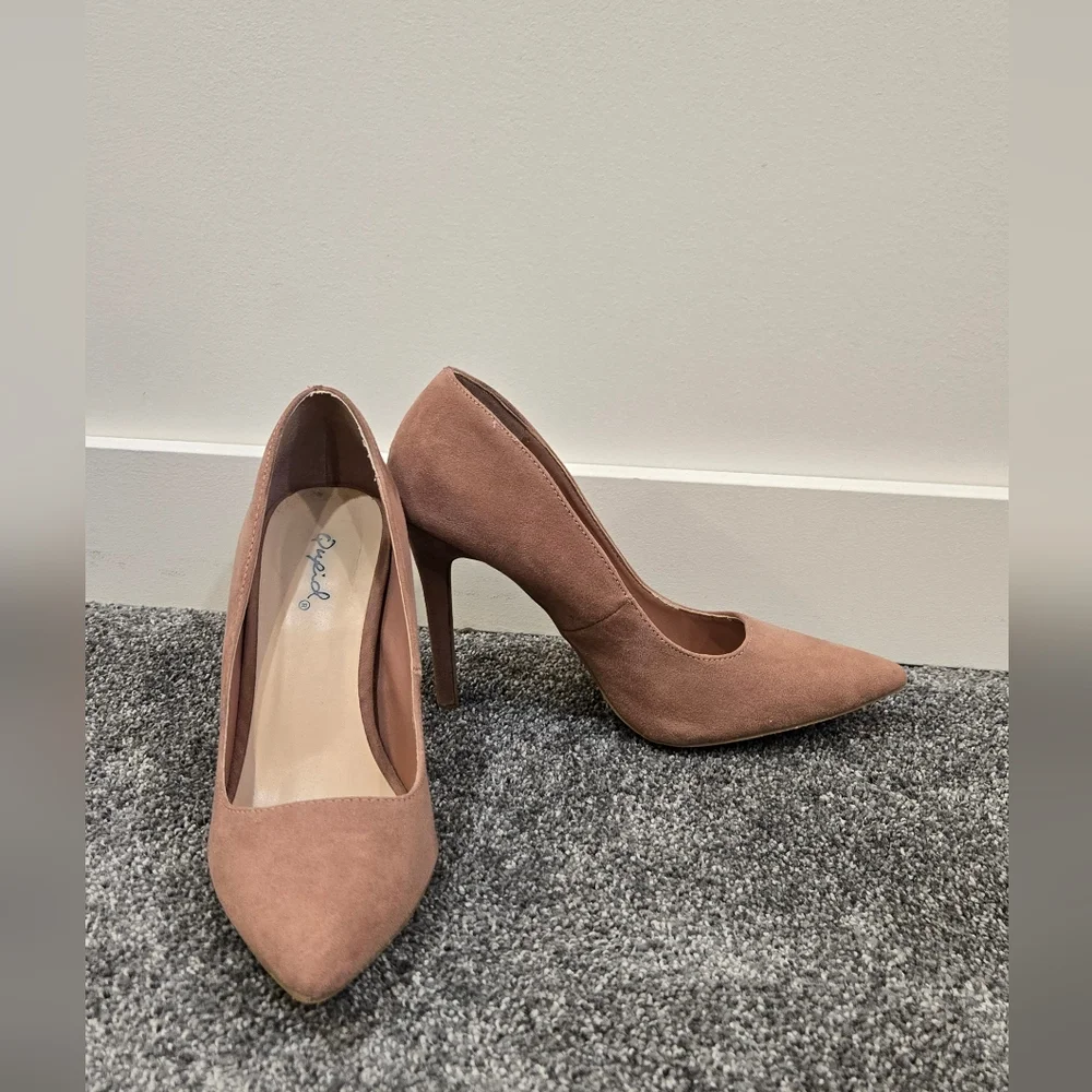 Simple Light Pink Heals - Picture 1 of 4